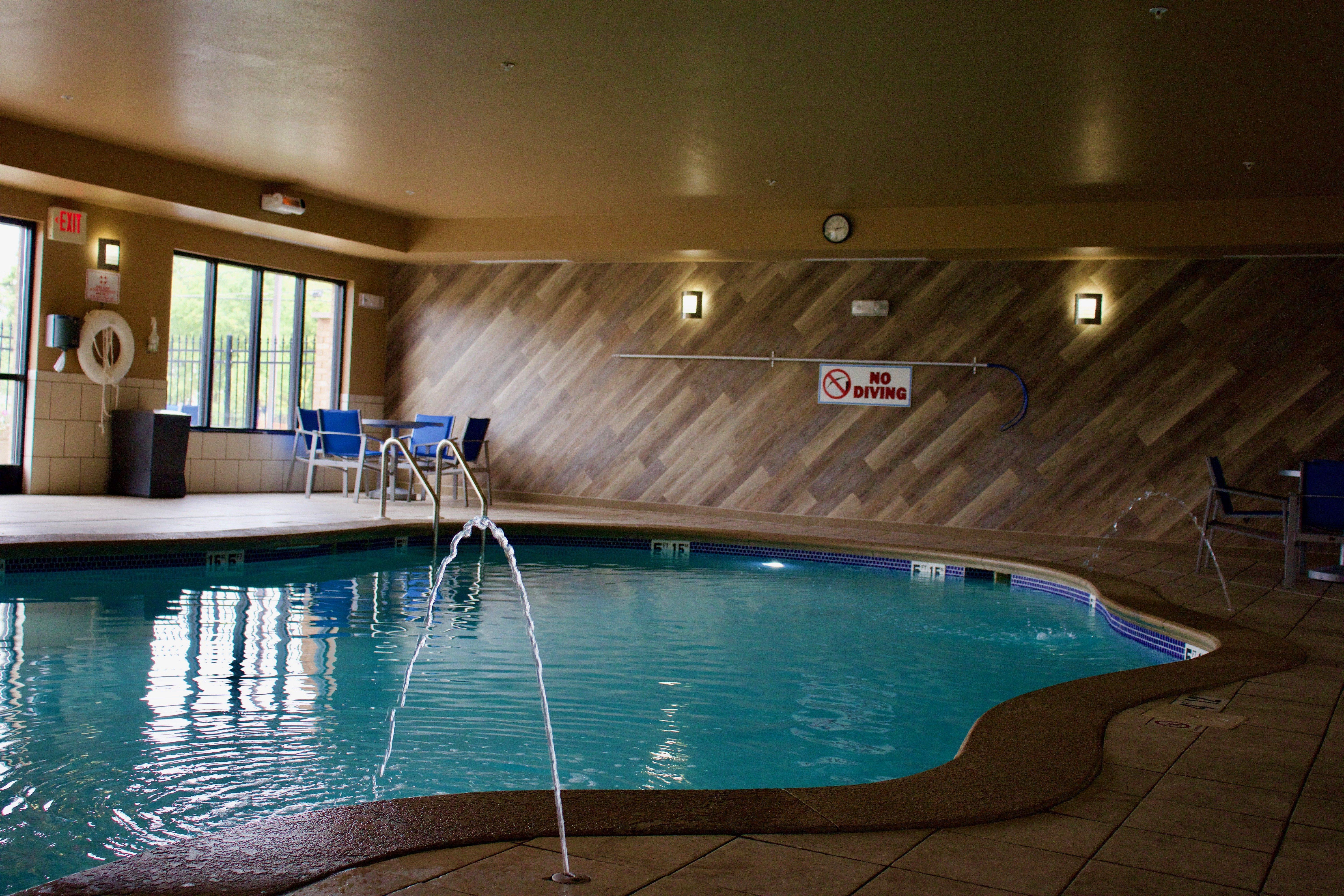 Holiday Inn Express Hotel & Suites Crawfordsville By Ihg Buitenkant foto