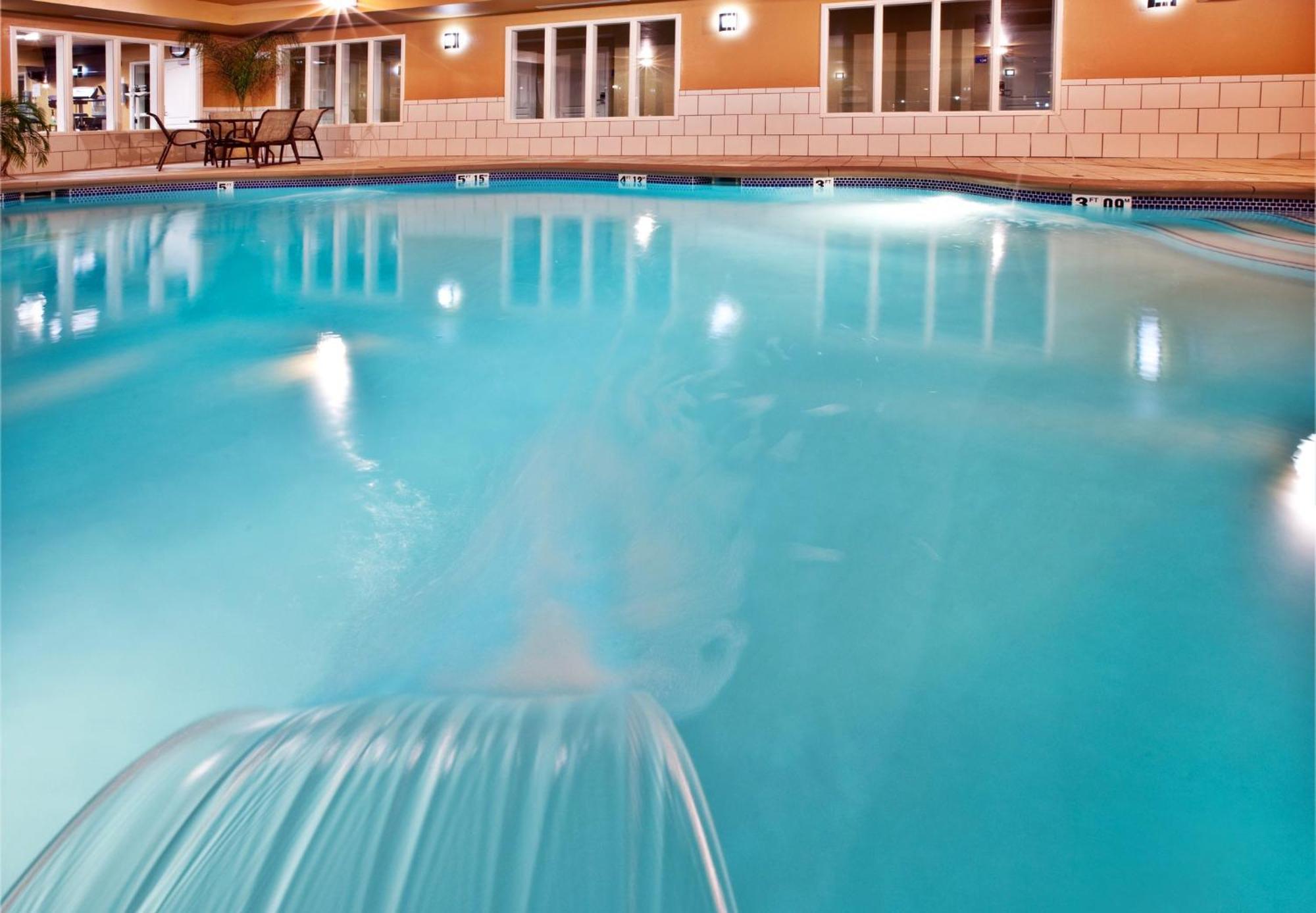 Holiday Inn Express Hotel & Suites Crawfordsville By Ihg Buitenkant foto